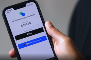 Vidéo d'une concession qui accélère l'autorisation des réparations et les paiements 